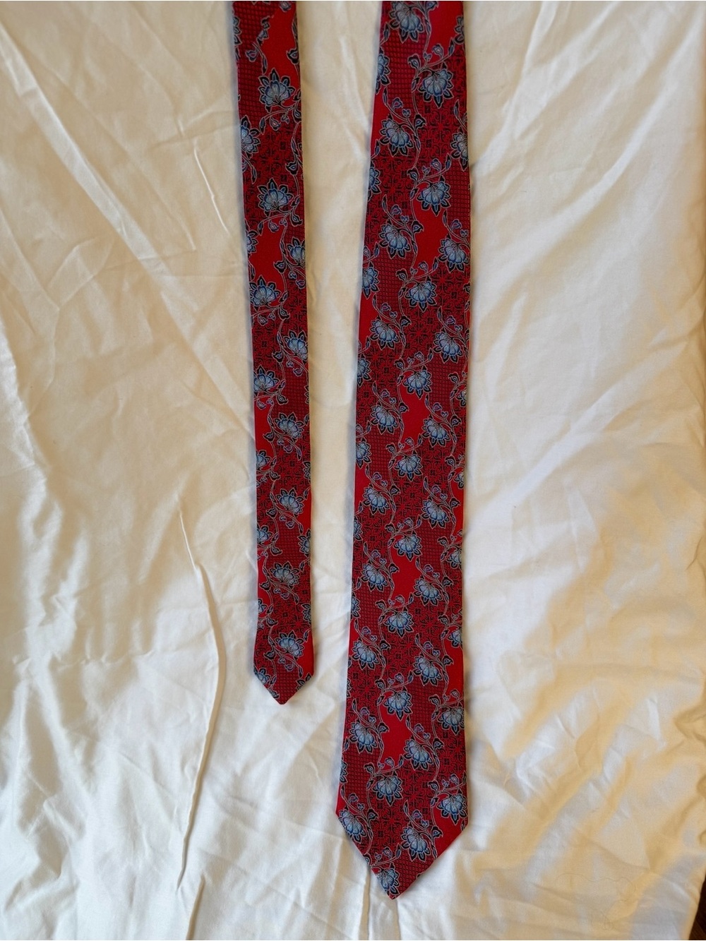 Ermenegildo Zegna Red floral Paisley Silk Tie Made in Italy Luxury Designer